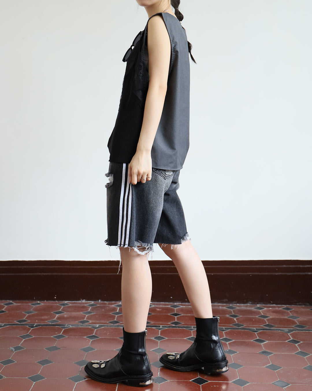 Side Striped Denim Shorts (Size M-L)