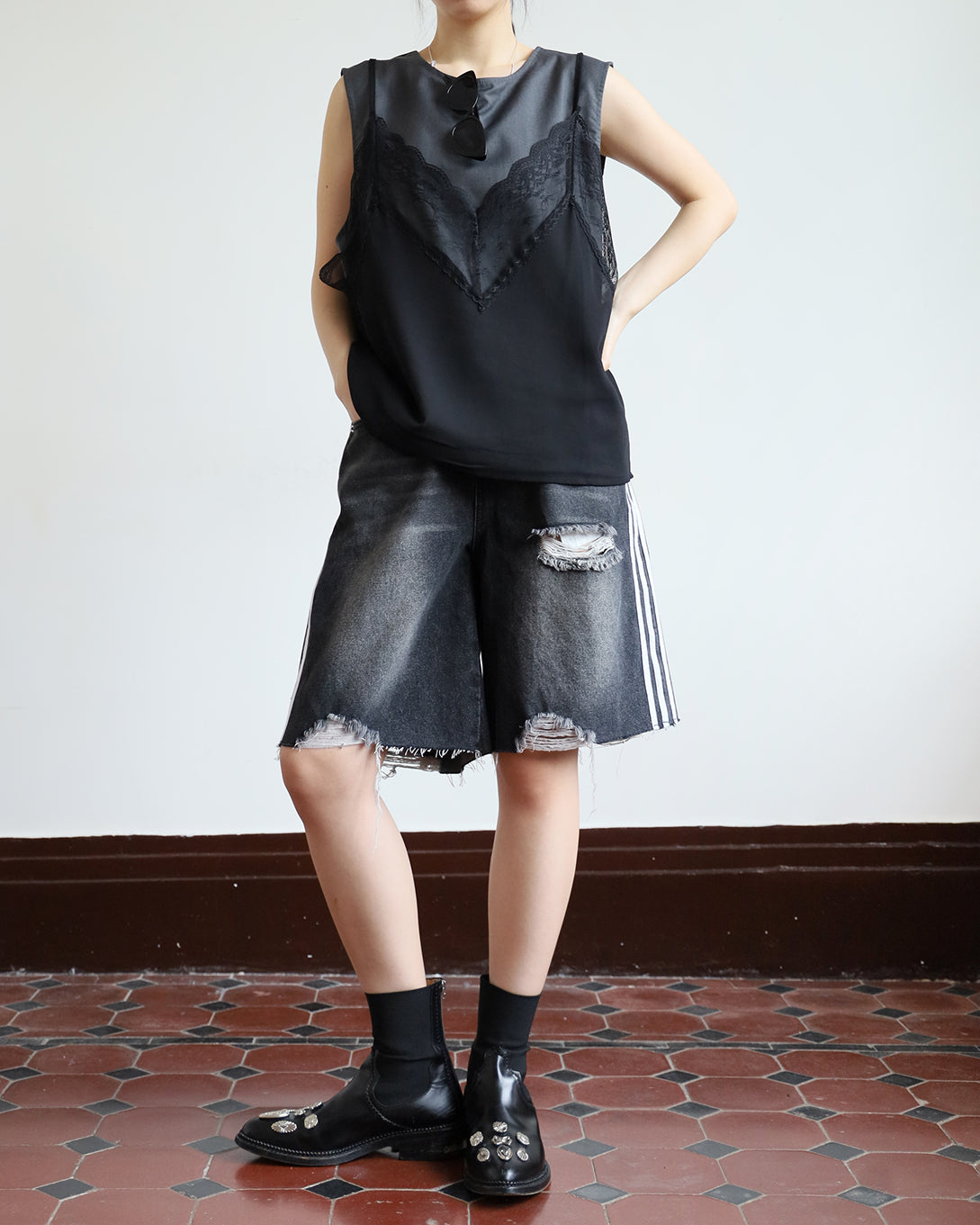 Side Striped Denim Shorts (Size M-L)