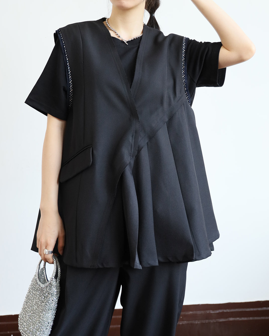 Checker Trimmed Side Pleated Vest (2 colors)