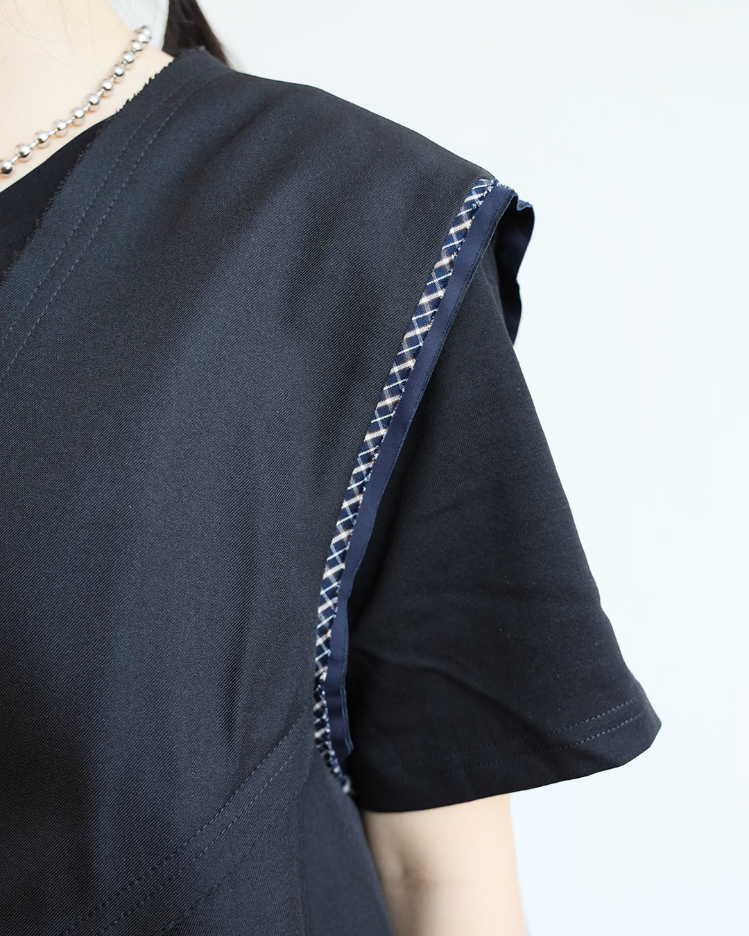 Checker Trimmed Side Pleated Vest (2 colors)