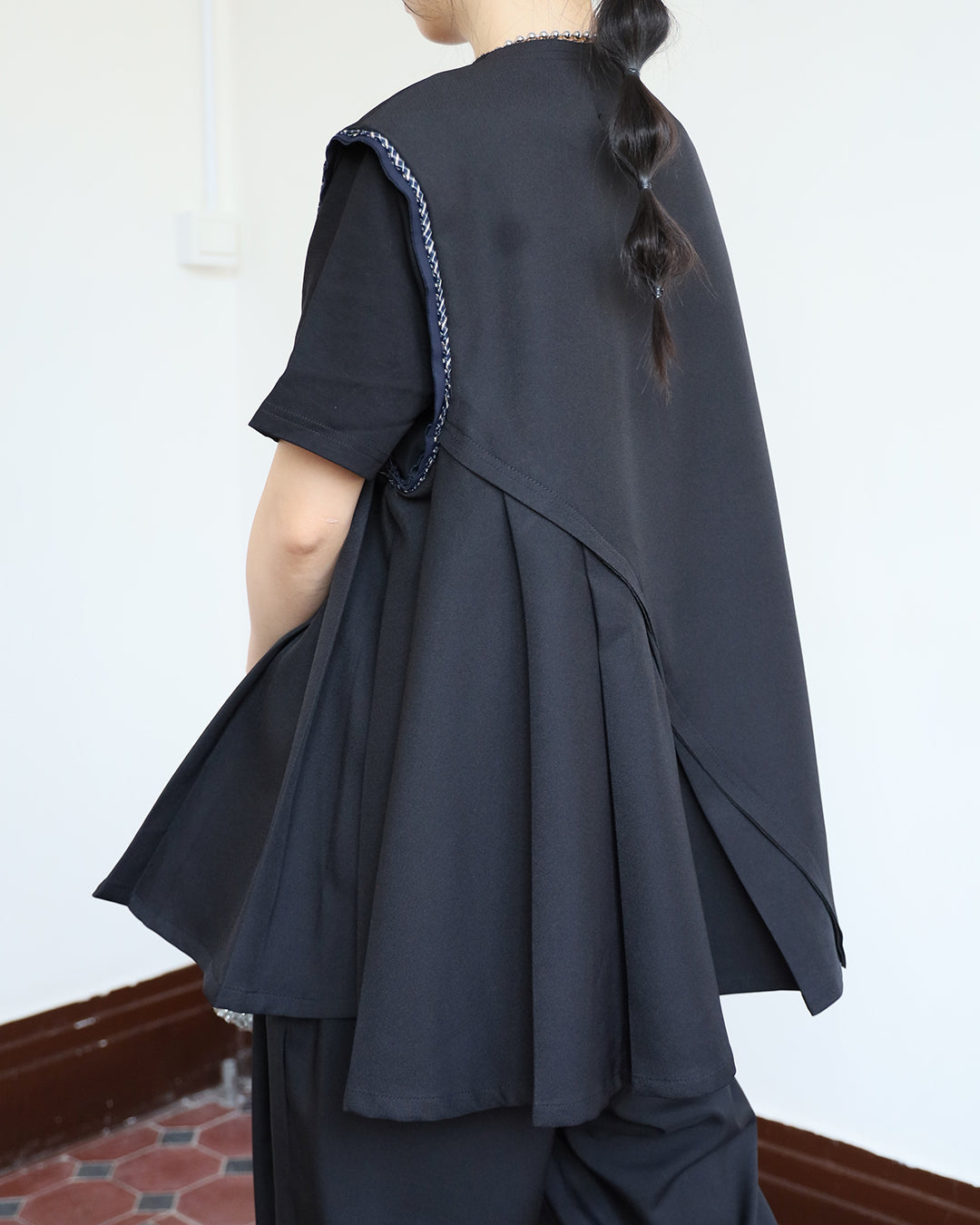 Checker Trimmed Side Pleated Vest (2 colors)