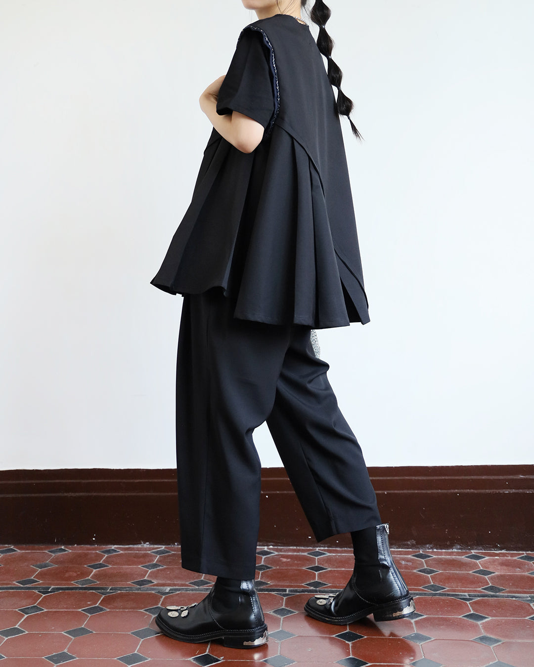 Side Pleated Crop Pants (2 colors)