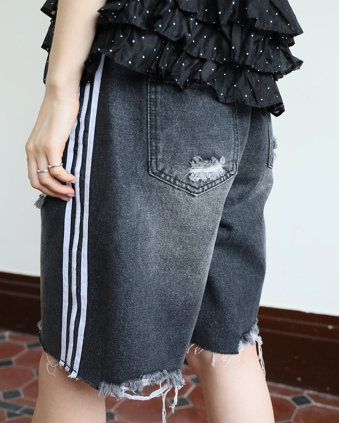 Side Striped Denim Shorts (Size M-L)