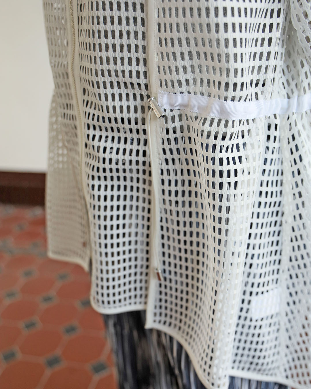 Drawstring Mesh Outer - Black