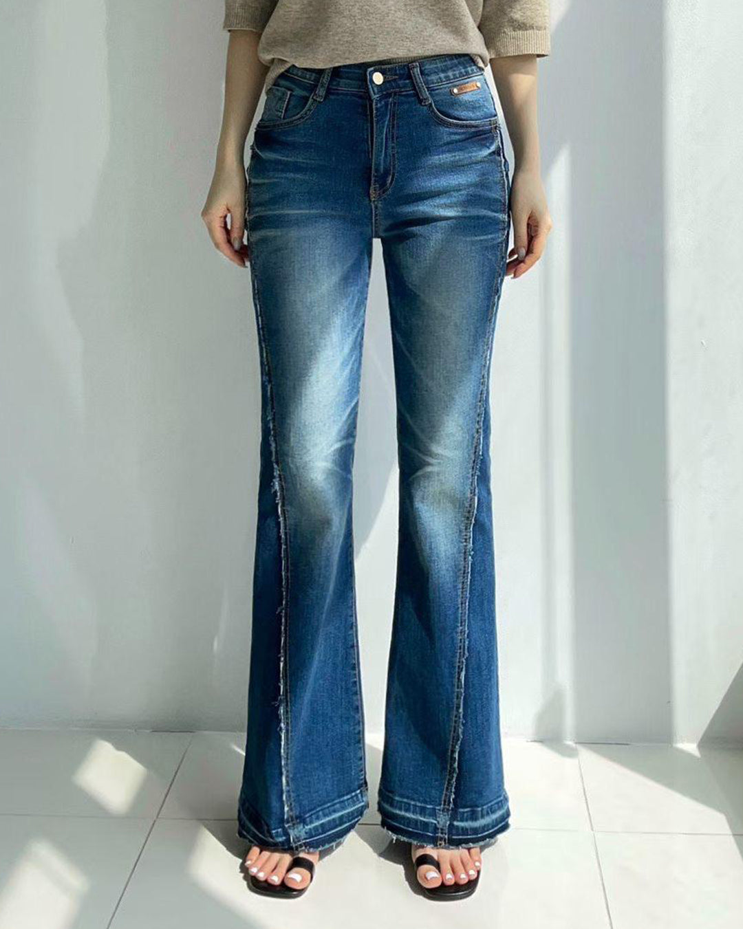 Raw Trim Flared Jeans (Size S-XL)