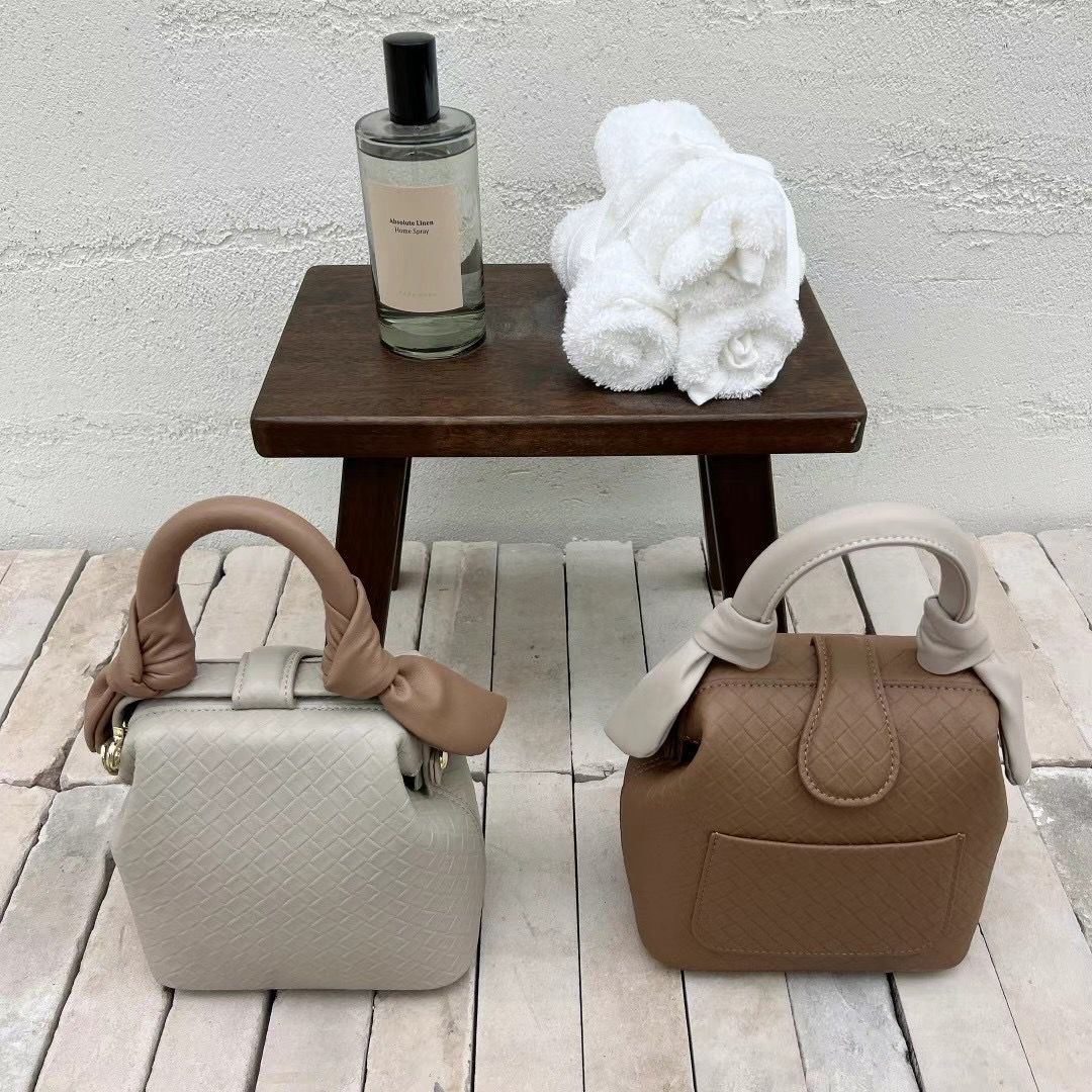 Leather Boxy Handbag (2 color)