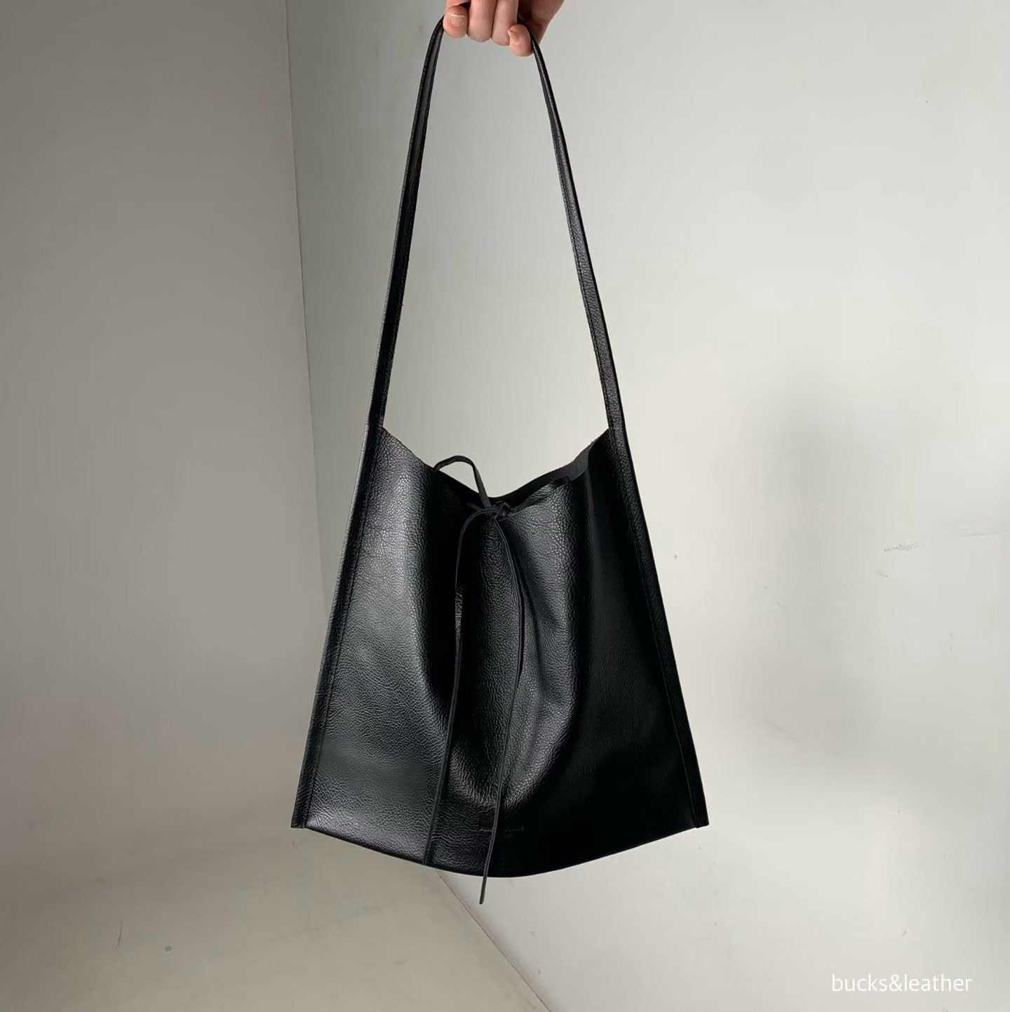 Leather Tote (7-Col.) 直播留言 "totebag" 即可以"代購價" $499 選購