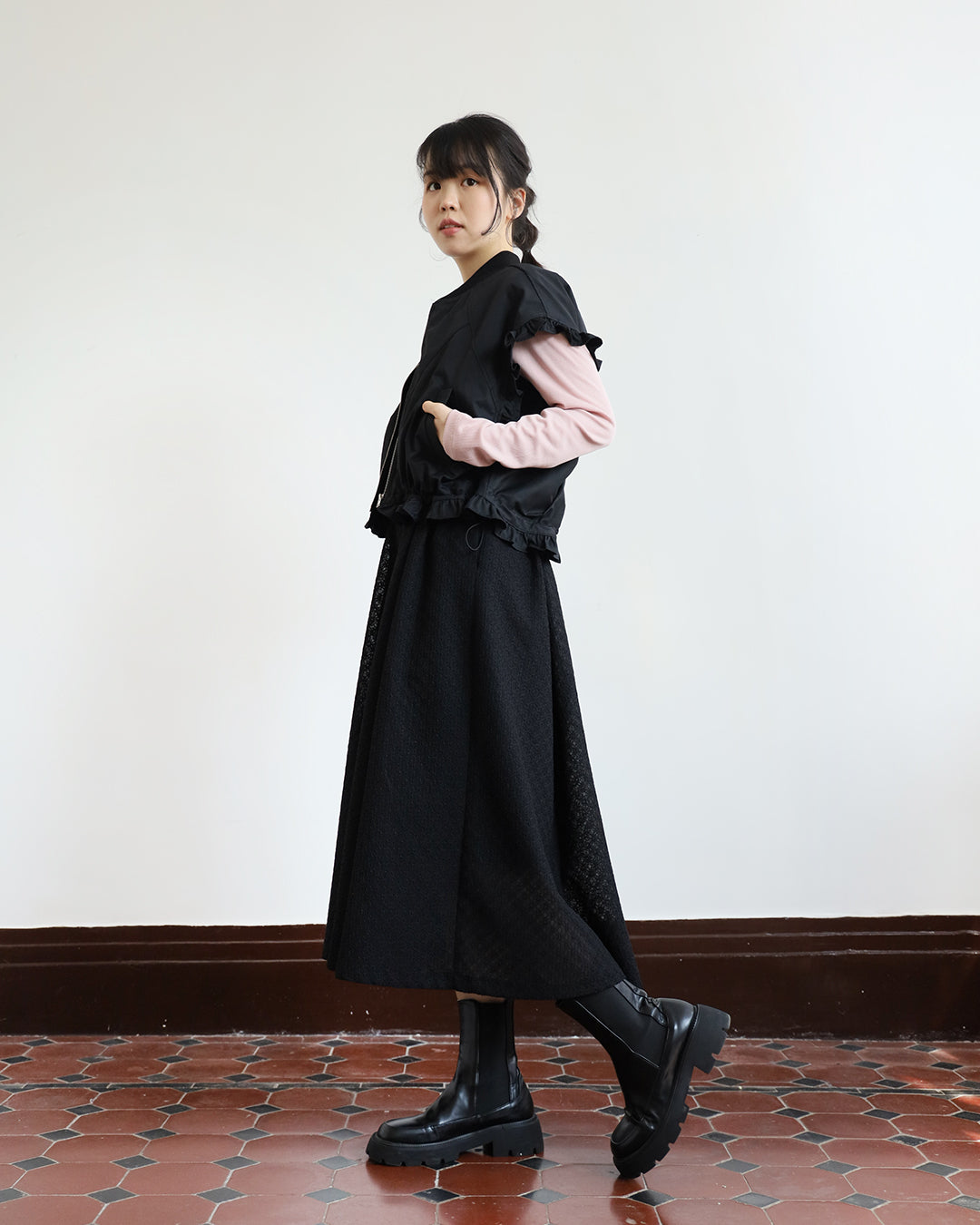Ruffle Sleeveless Outer (2-color)