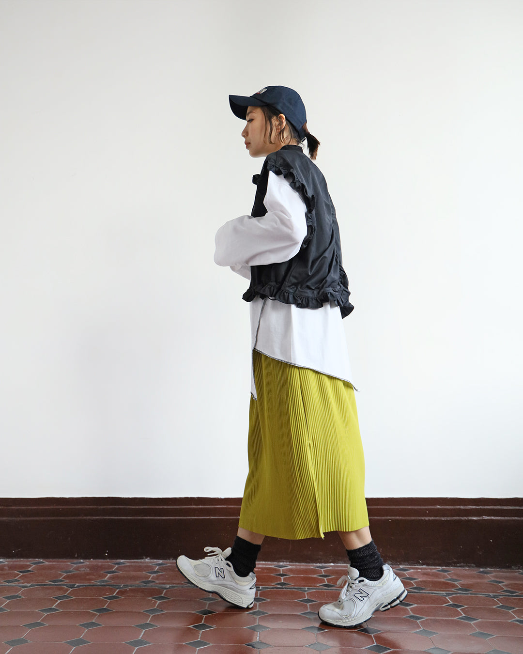 Ruffle Sleeveless Outer (2-color)